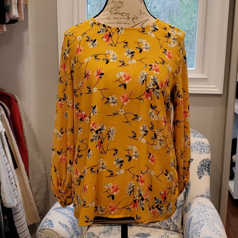 NWT  West Kei crew neck blouse size S